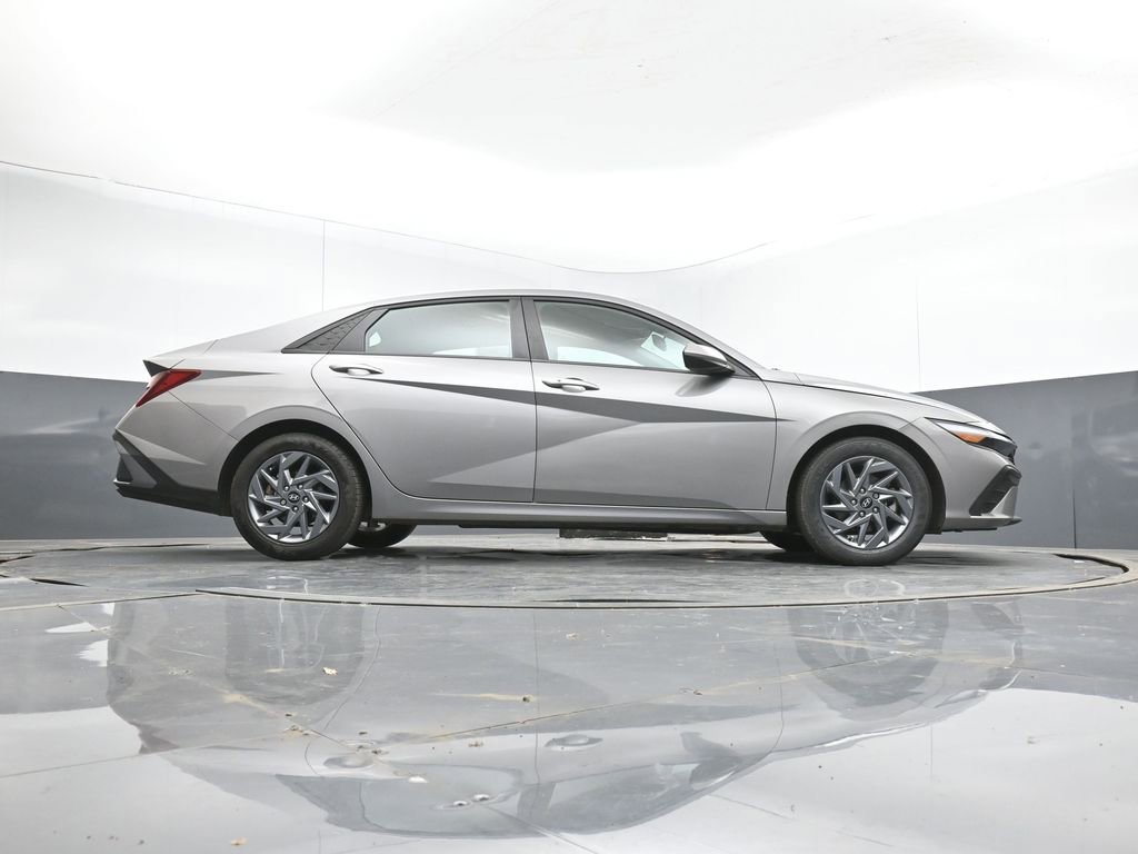 Used 2024 Hyundai Elantra SEL image 41