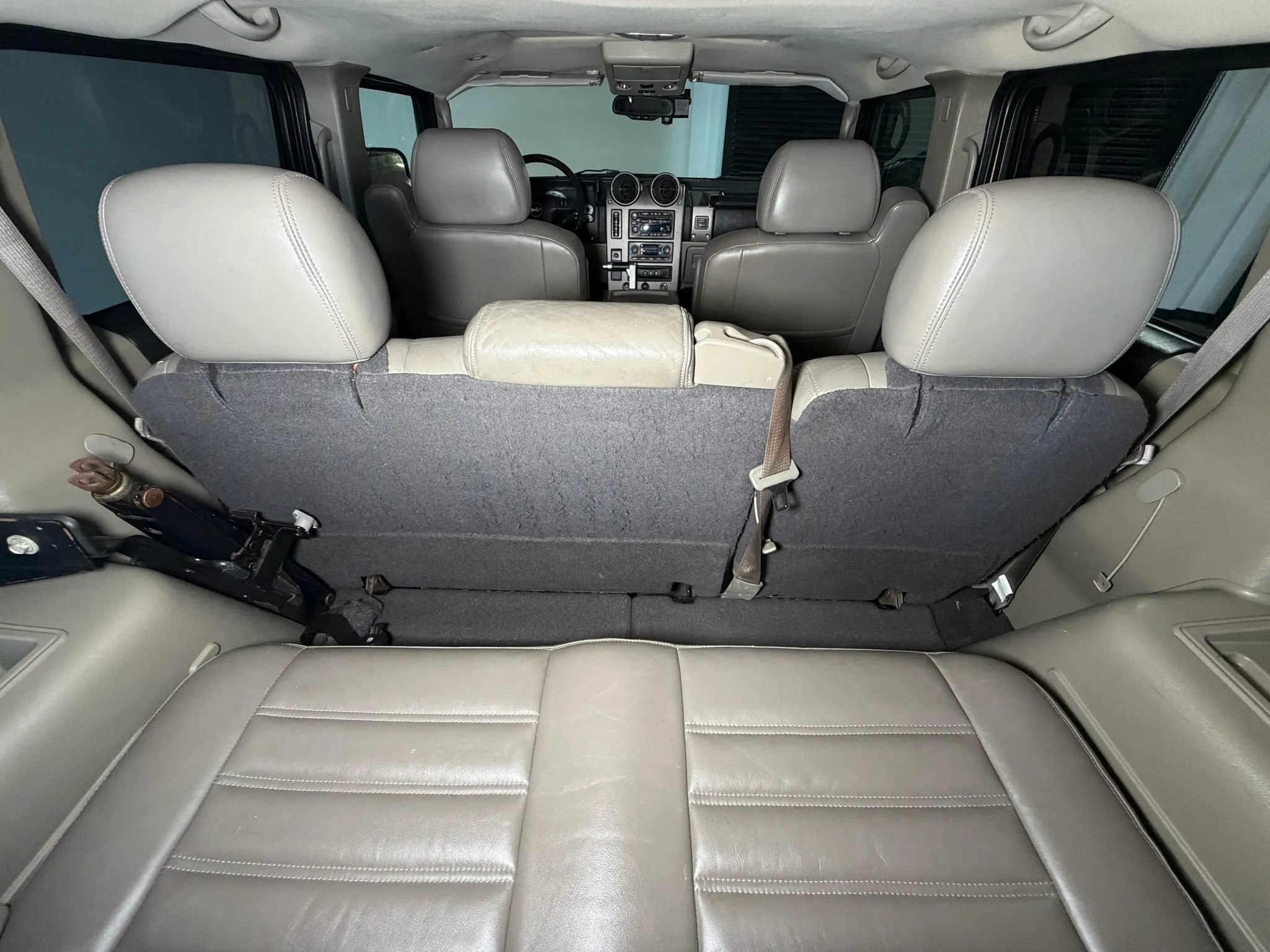 Used 2004 HUMMER H2 w/ Preferred Equipment Group AWD/4WD image 16