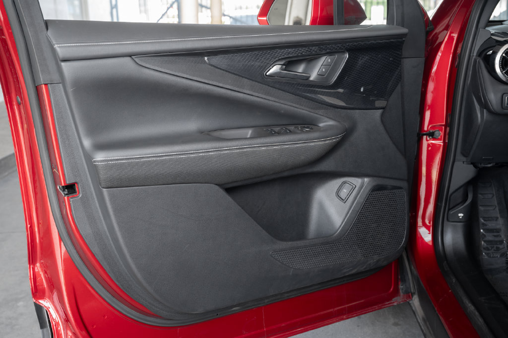 Used 2024 Chevrolet Blazer EV LT AWD/4WD image 19