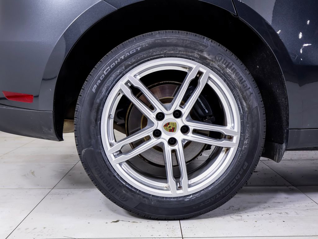 Certified 2024 Porsche Macan AWD/4WD image 25
