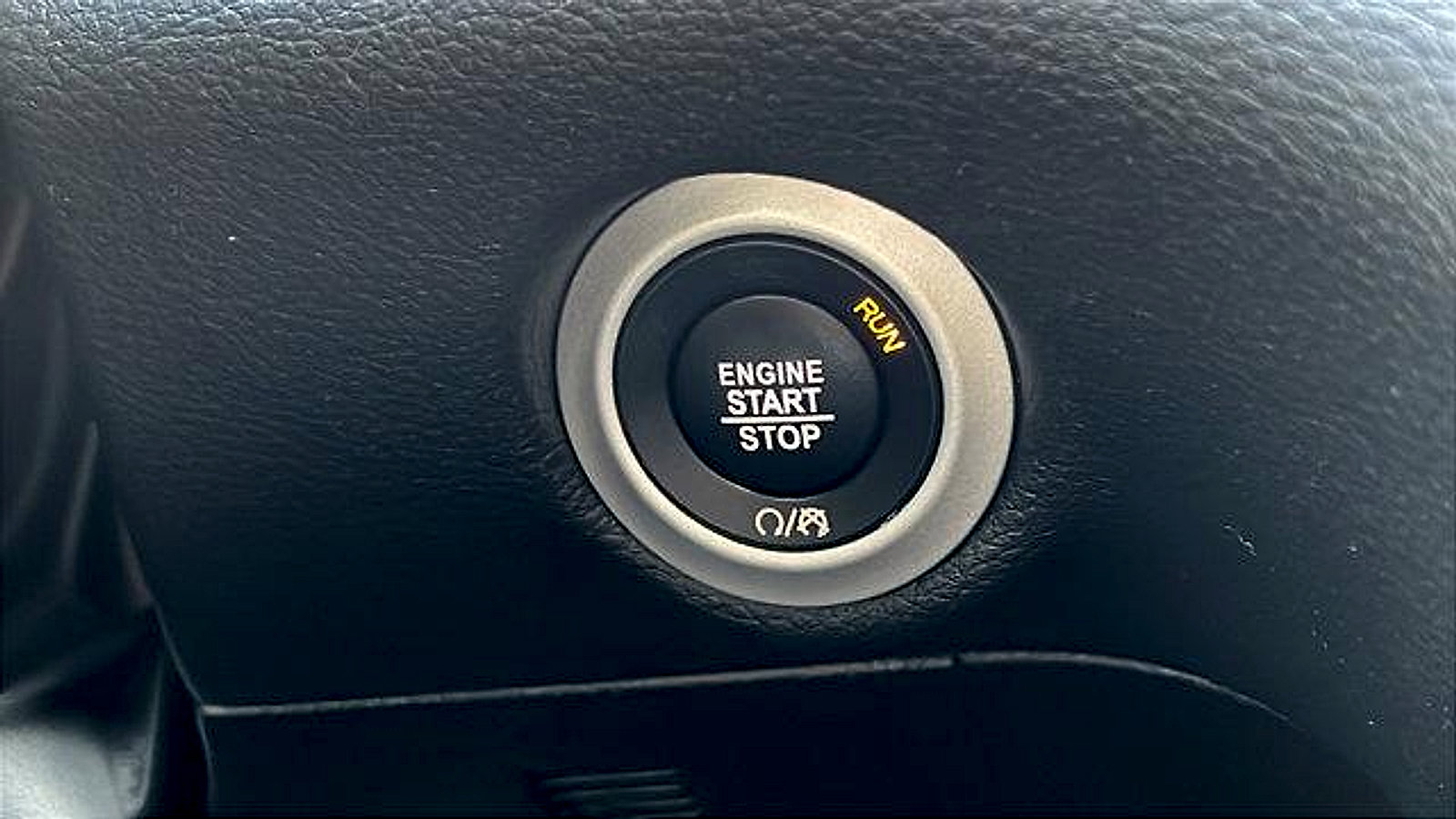 Used 2023 Chrysler Pacifica Touring image 25