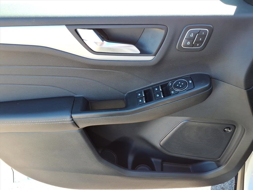 Used 2025 Ford Escape SE w/ PHEV Premium Package image 10