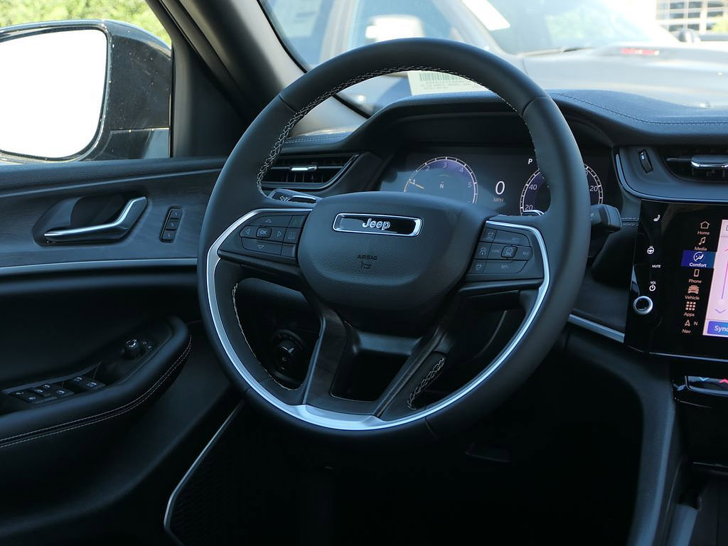 New 2026 Jeep Grand Cherokee Limited w/ Limited Altitude Package AWD/4WD image 24