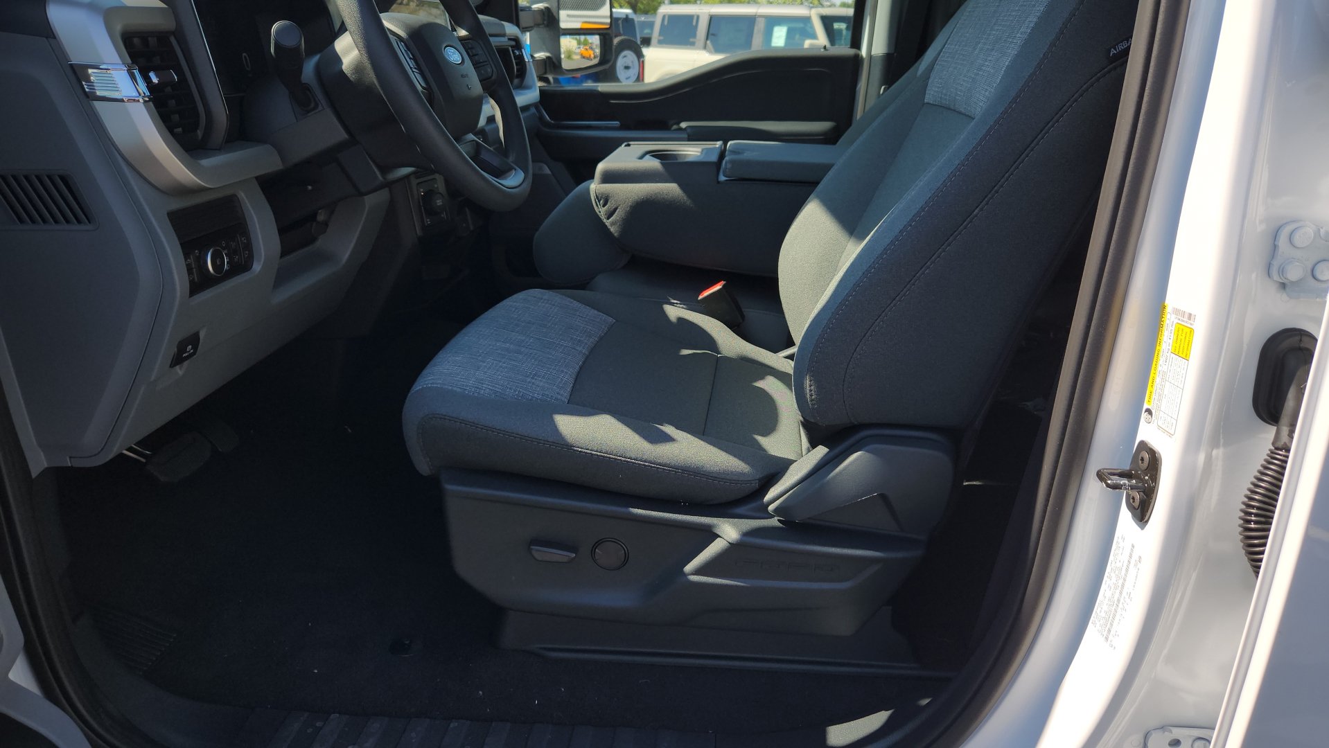 New 2027 Ford F350 XLT w/ XLT Premium Package AWD/4WD image 13