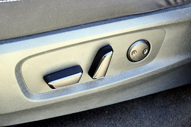 Used 2024 Nissan Pathfinder SV FWD image 23