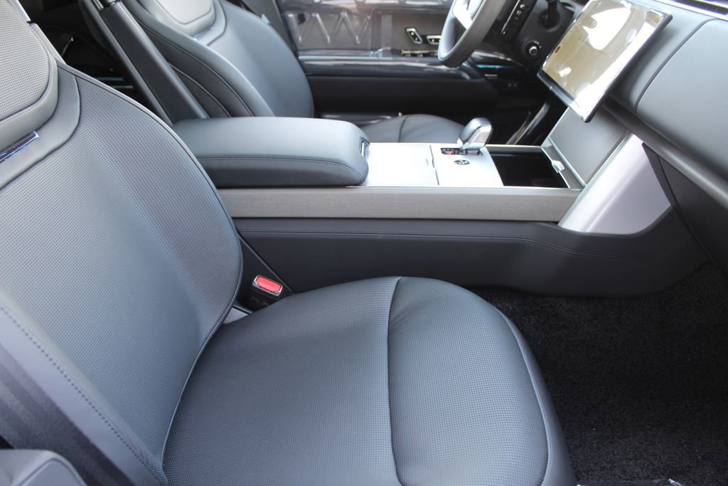 New 2026 Land Rover Range Rover SV image 3