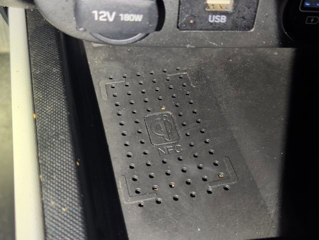 Used 2023 Hyundai Elantra Limited image 24