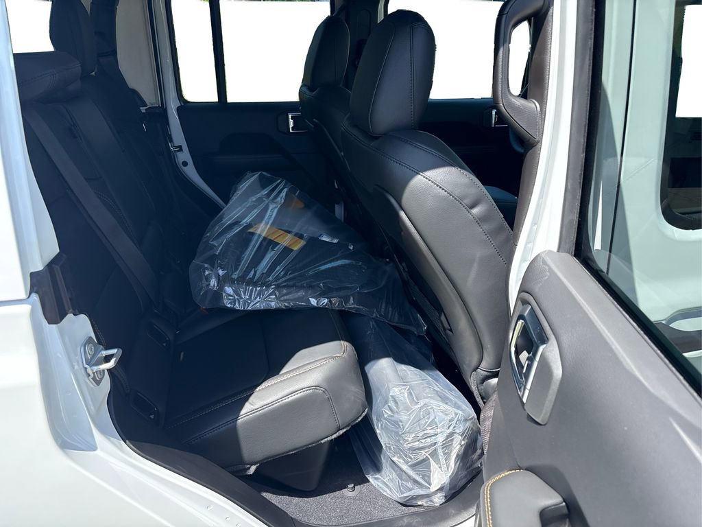Used 2025 Jeep Gladiator Sport w/ Premium Package image 19