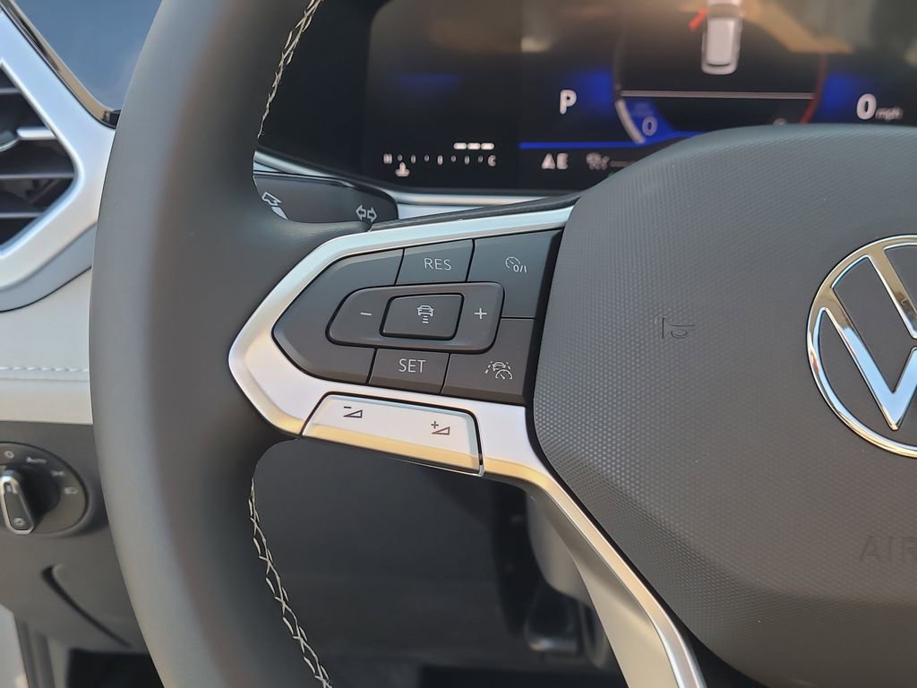 New 2026 Volkswagen Taos SE image 29