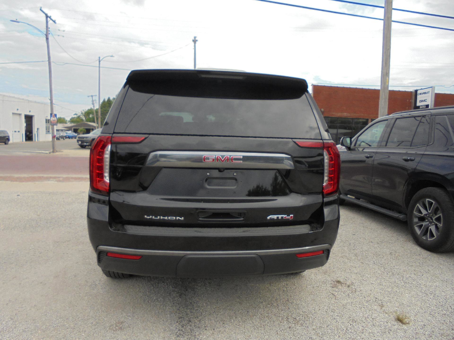 Used 2023 GMC Yukon AT4 w/ LPO, Floor Liner Package image 5