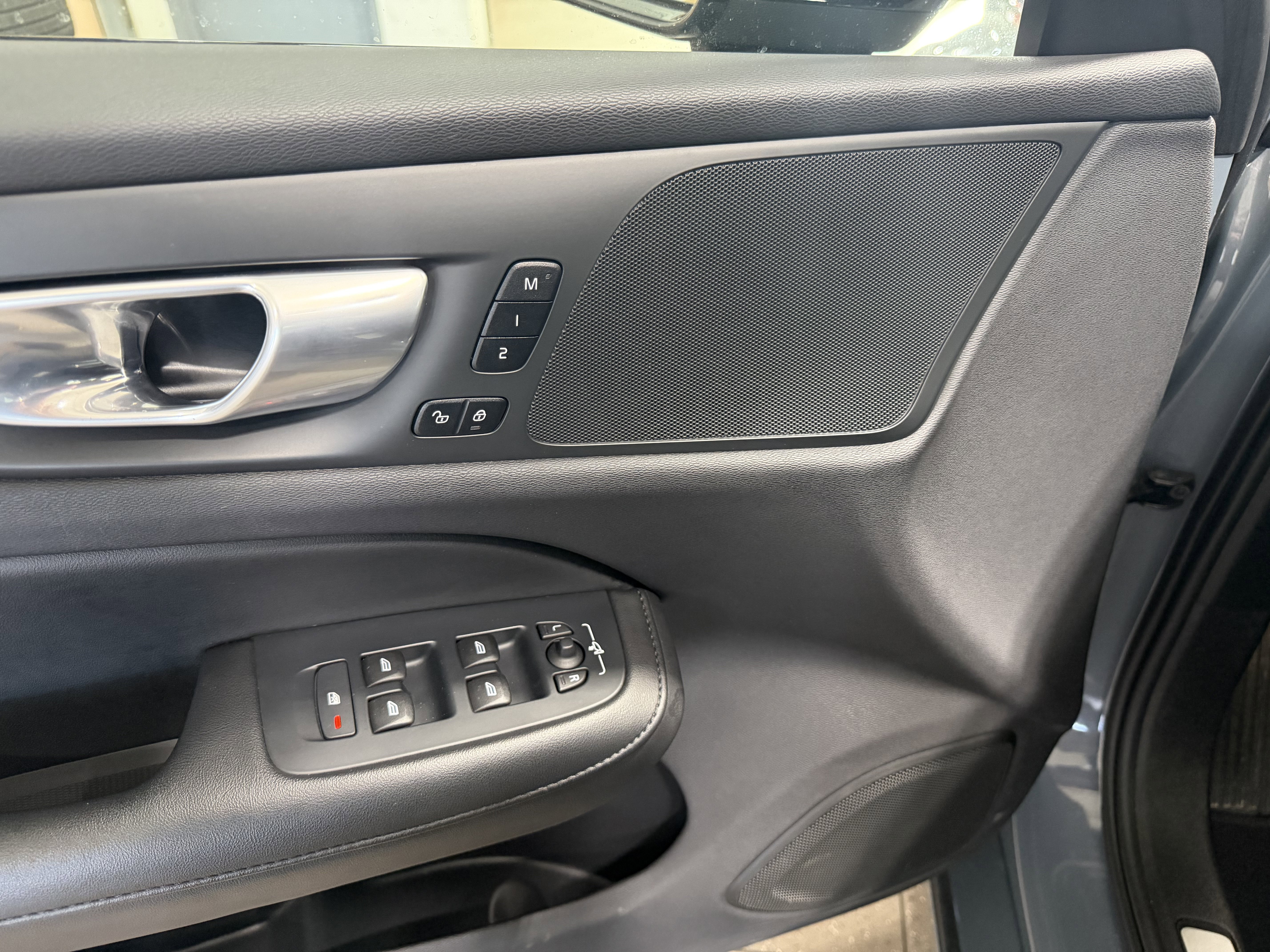 Used 2024 Volvo S60 B5 Core image 11