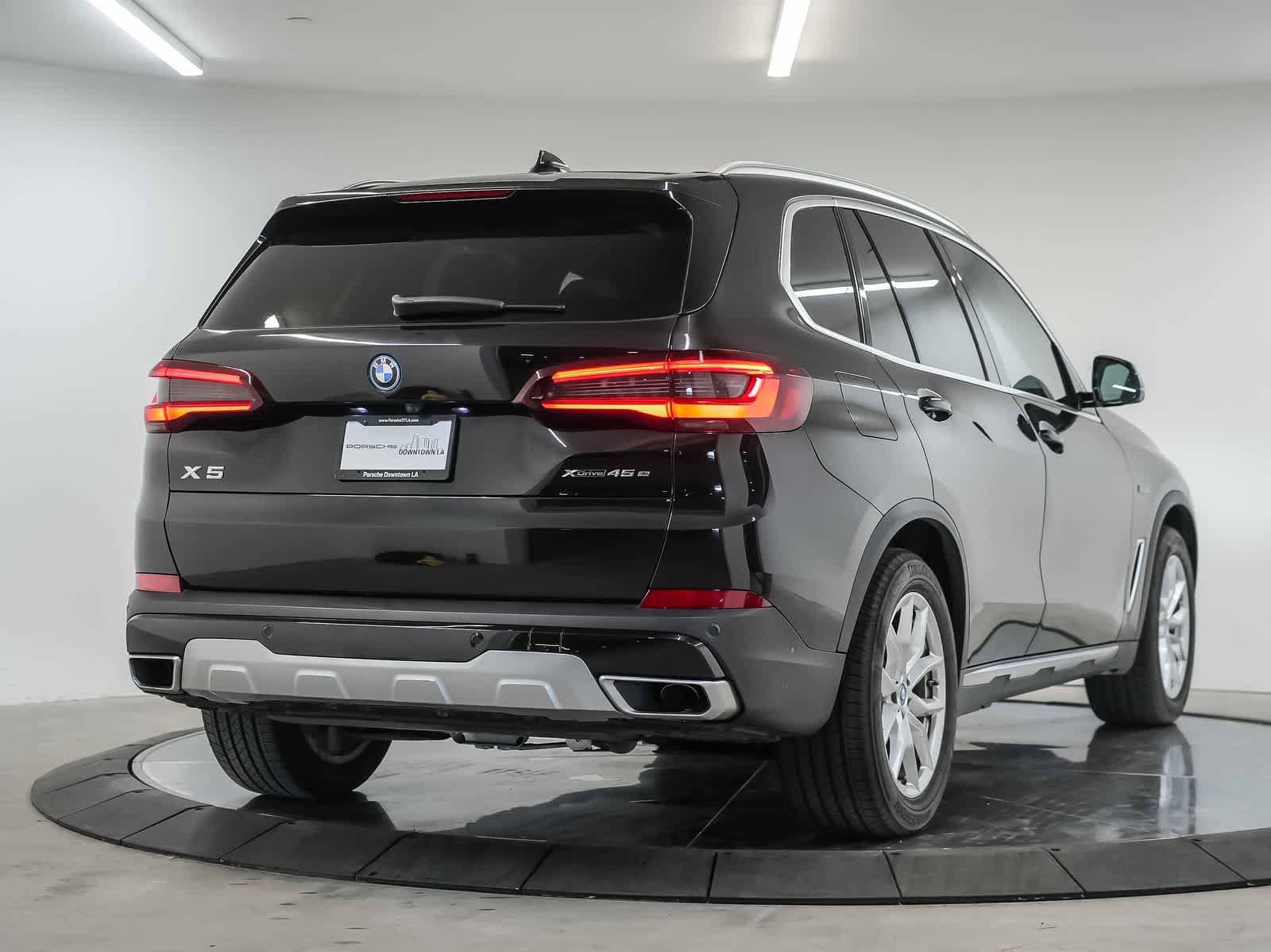 Used 2022 BMW X5 xDrive45e w/ Parking Assistance Package AWD/4WD image 9