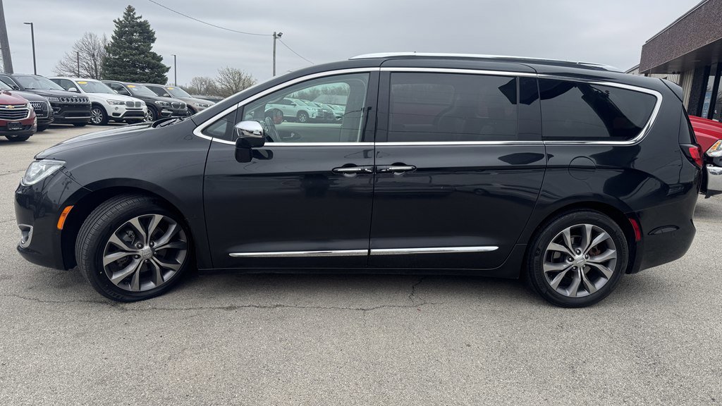 Used 2019 Chrysler Pacifica Limited w/ Tire & Wheel Group FWD image 5