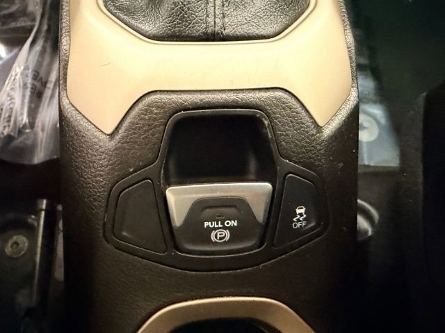 Used 2017 Jeep Renegade Latitude image 38