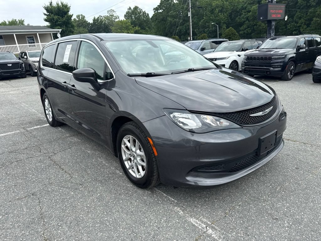 Used 2021 Chrysler Voyager LX FWD image 2