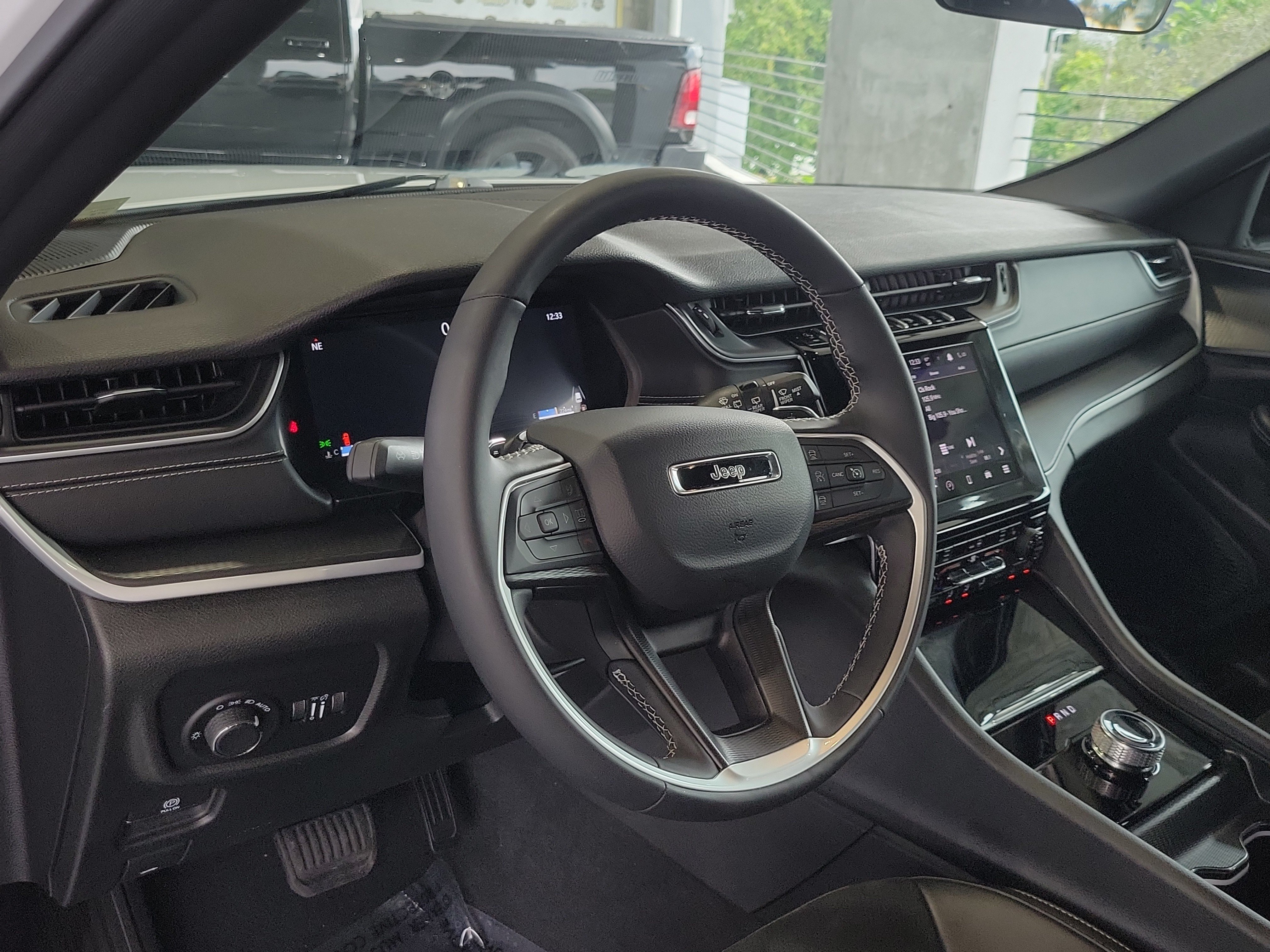 Certified 2025 Jeep Grand Cherokee Altitude RWD image 18
