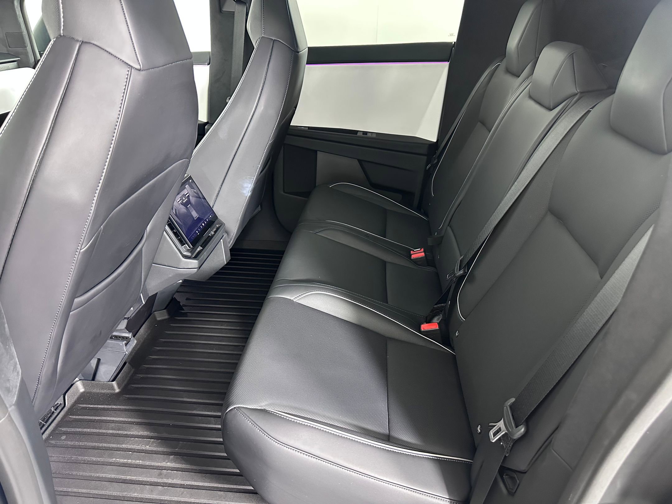 Used 2024 Tesla Cybertruck AWD Crew Cab image 12