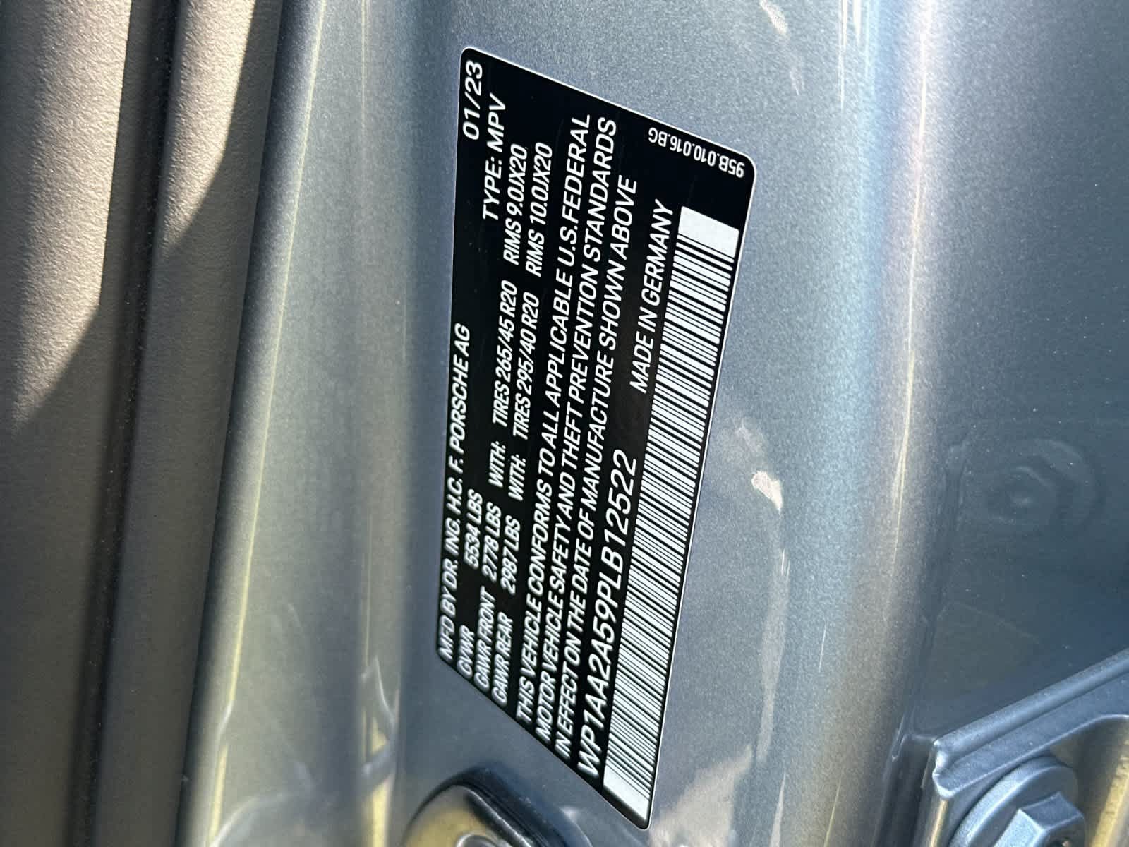 Certified 2023 Porsche Macan Turbo AWD/4WD image 33