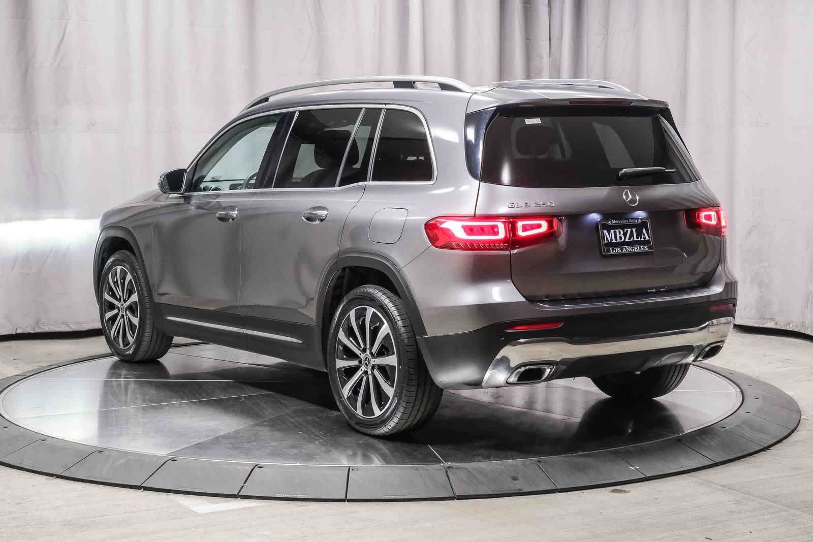 Used 2023 Mercedes-Benz GLB 250 image 2