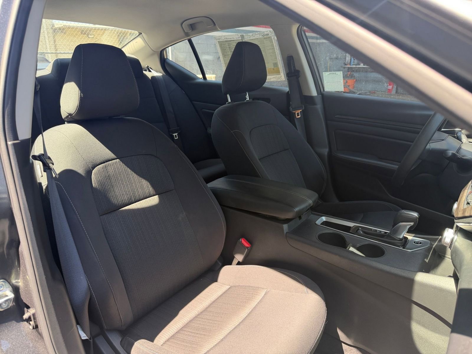 Used 2025 Nissan Altima 2.5 SV FWD image 36