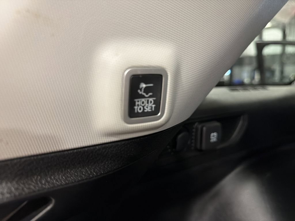 Used 2023 Jeep Grand Cherokee Limited image 12