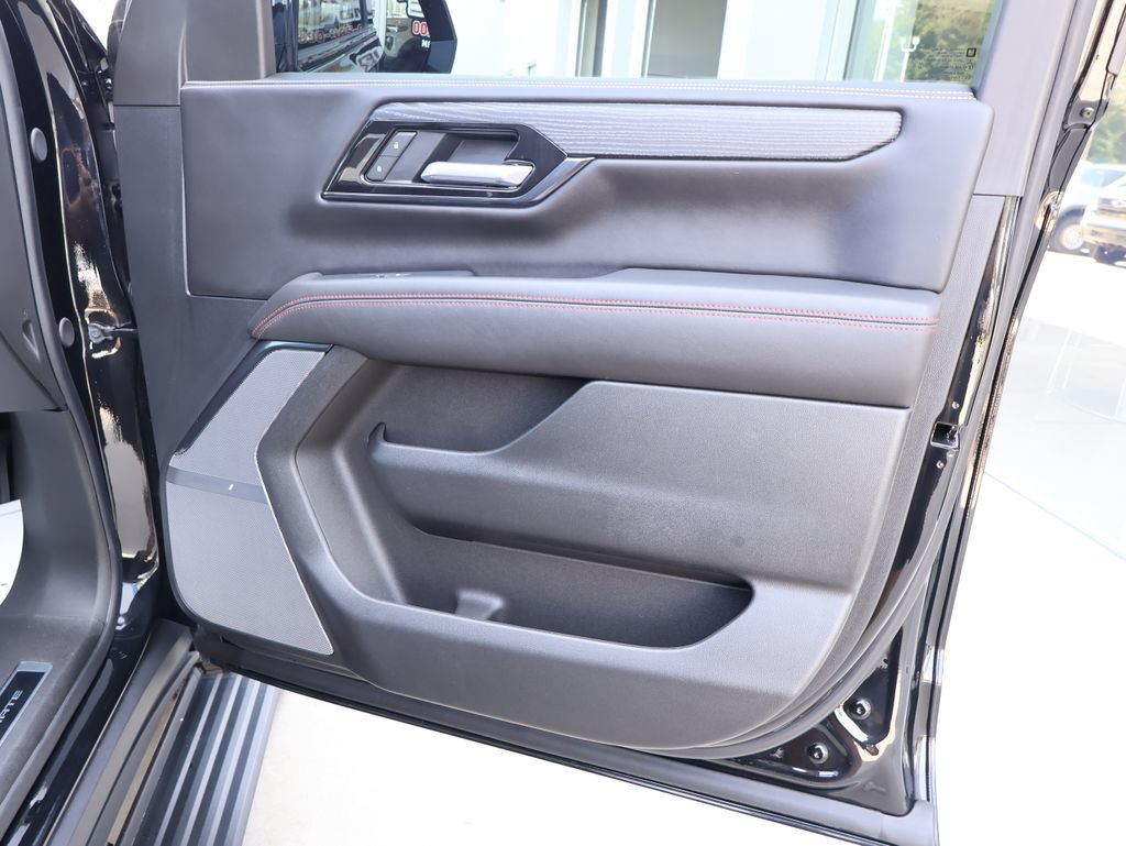 Certified 2025 GMC Yukon AT4 Ultimate AWD/4WD image 47