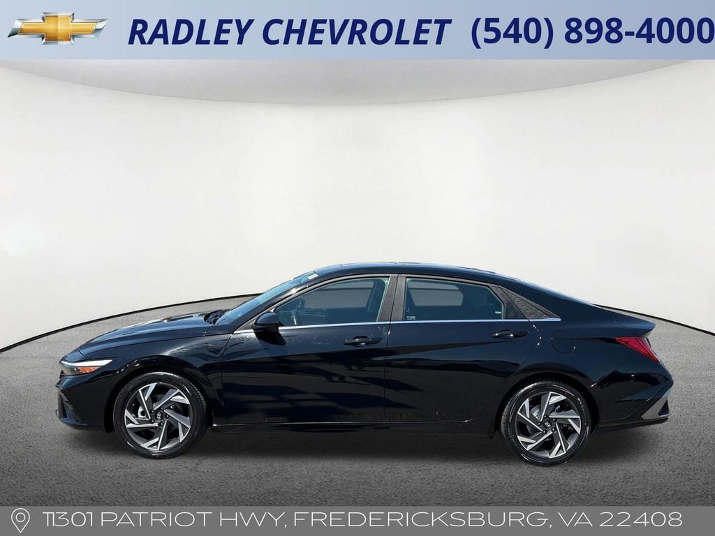 Used 2025 Hyundai Elantra SEL FWD image 16
