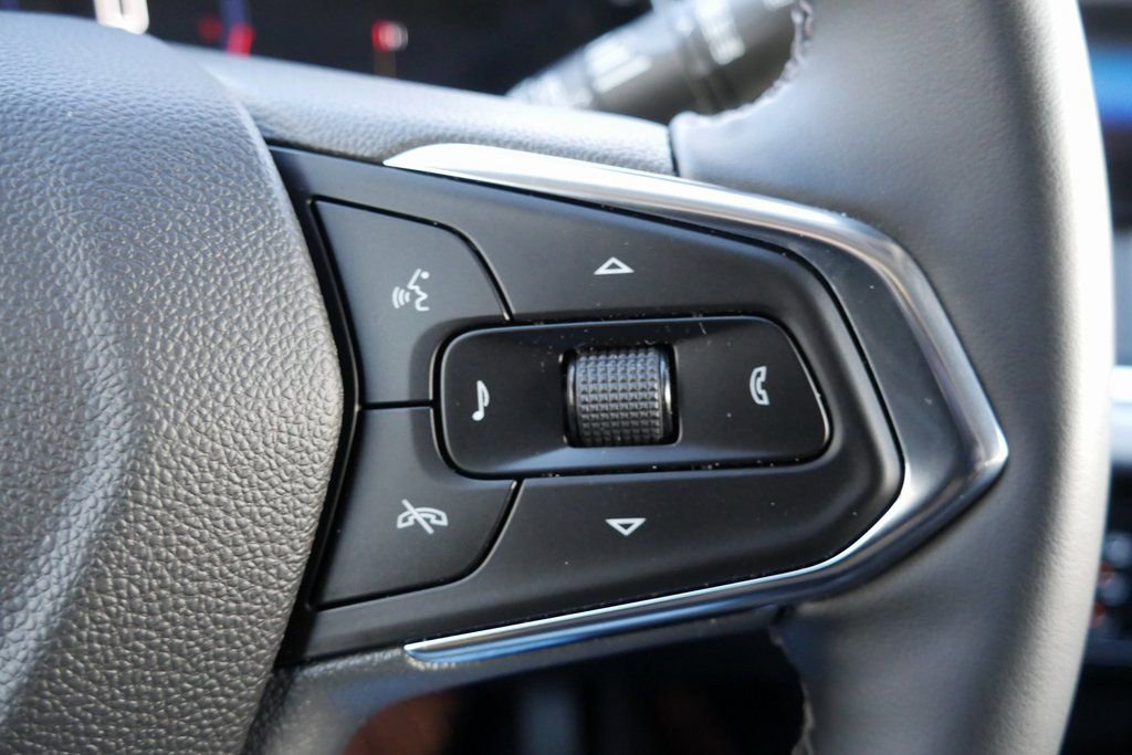 Used 2025 Chevrolet Trax LT w/ Driver Confidence Package image 13