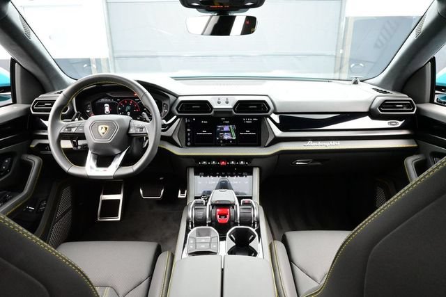 Used 2025 Lamborghini Urus SE AWD/4WD image 20