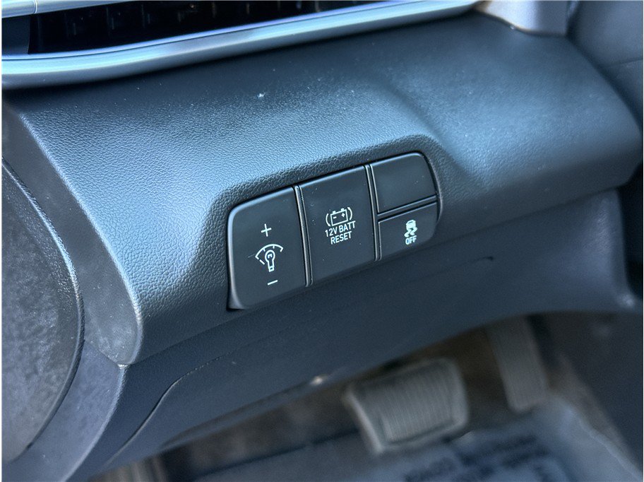 Used 2024 Hyundai Elantra Blue FWD image 14