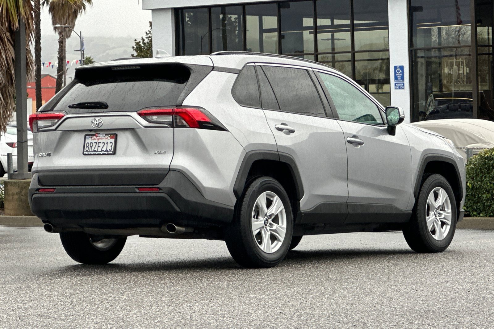 Used 2021 Toyota RAV4 XLE image 4