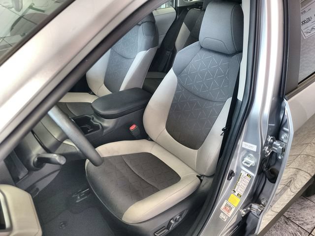 Used 2024 Toyota RAV4 XLE FWD image 11