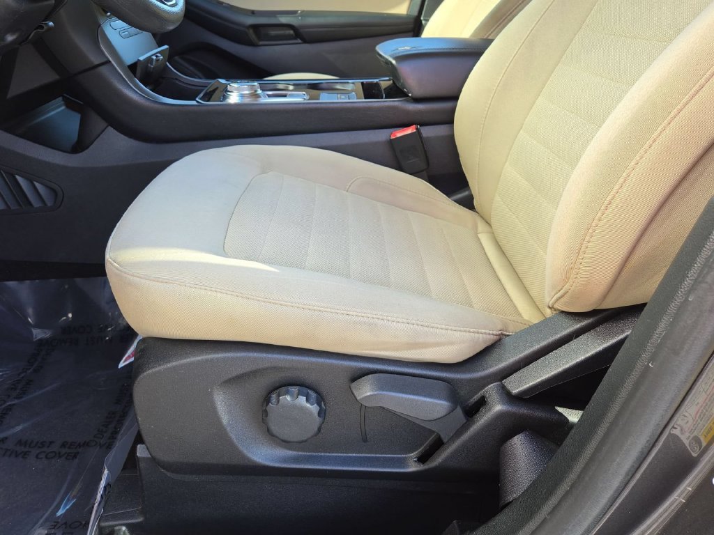 Used 2019 Ford Edge SE FWD image 16