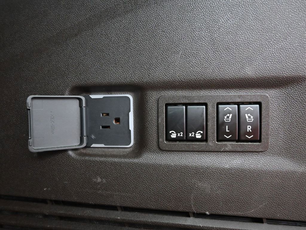 Used 2023 GMC Yukon XL SLT w/ SLT Luxury Package AWD/4WD image 33