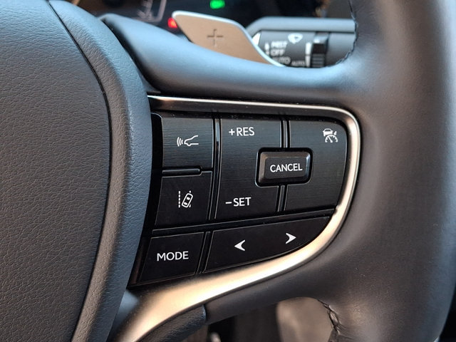 Used 2025 Lexus ES 300h w/ Luxury Package FWD image 21