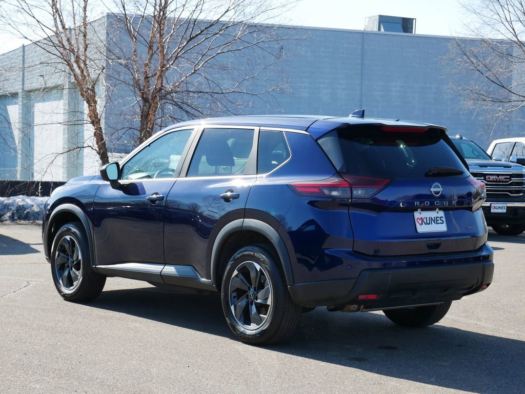 Used 2025 Nissan Rogue SV AWD/4WD image 8