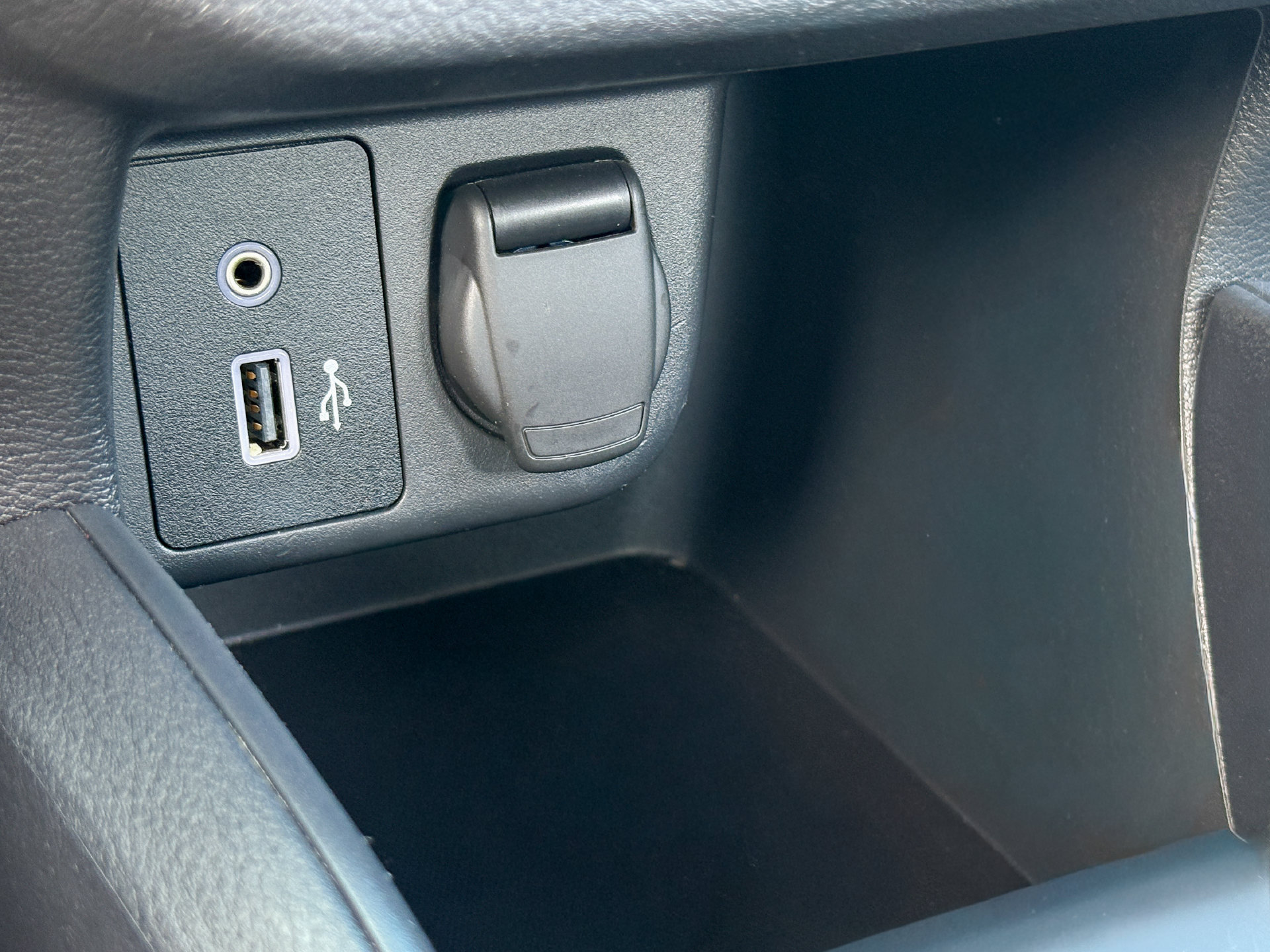 Used 2024 Nissan Versa S w/ S Plus Package FWD image 32