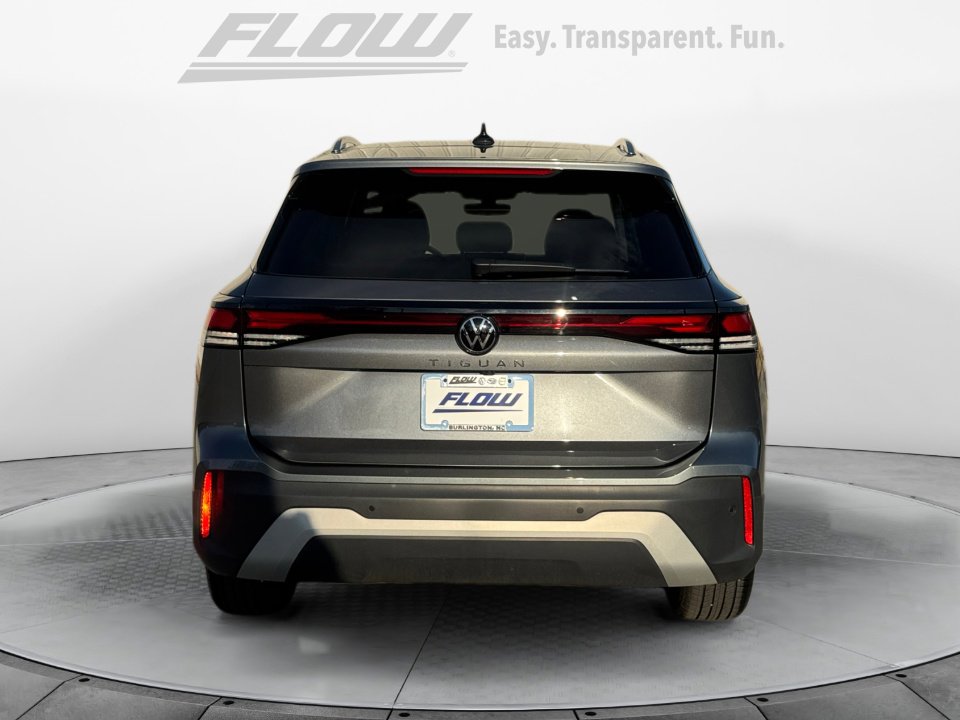 Used 2025 Volkswagen Tiguan S w/ 18" Wheel Package image 8