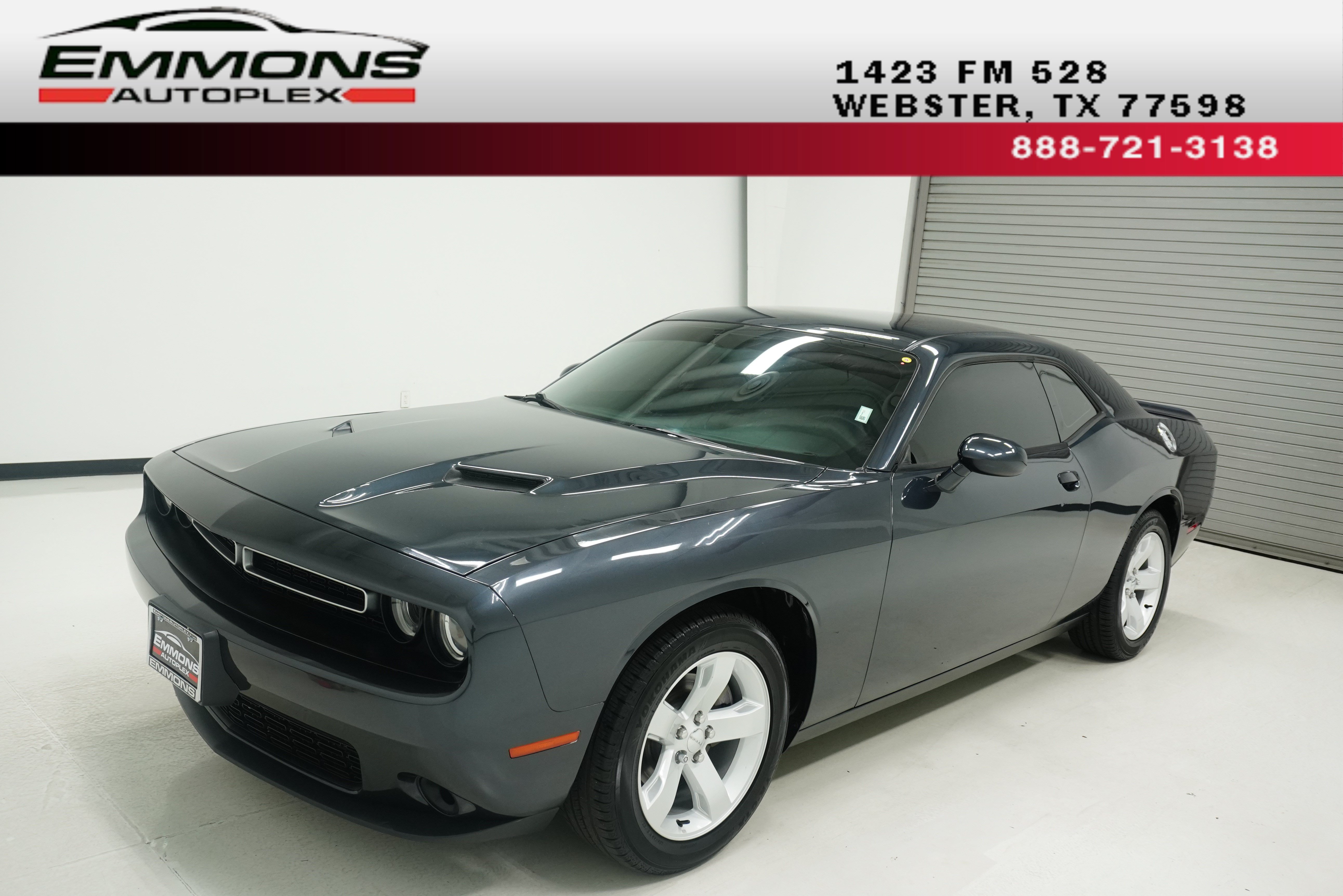 Used 2019 Dodge Challenger SXT RWD image 1
