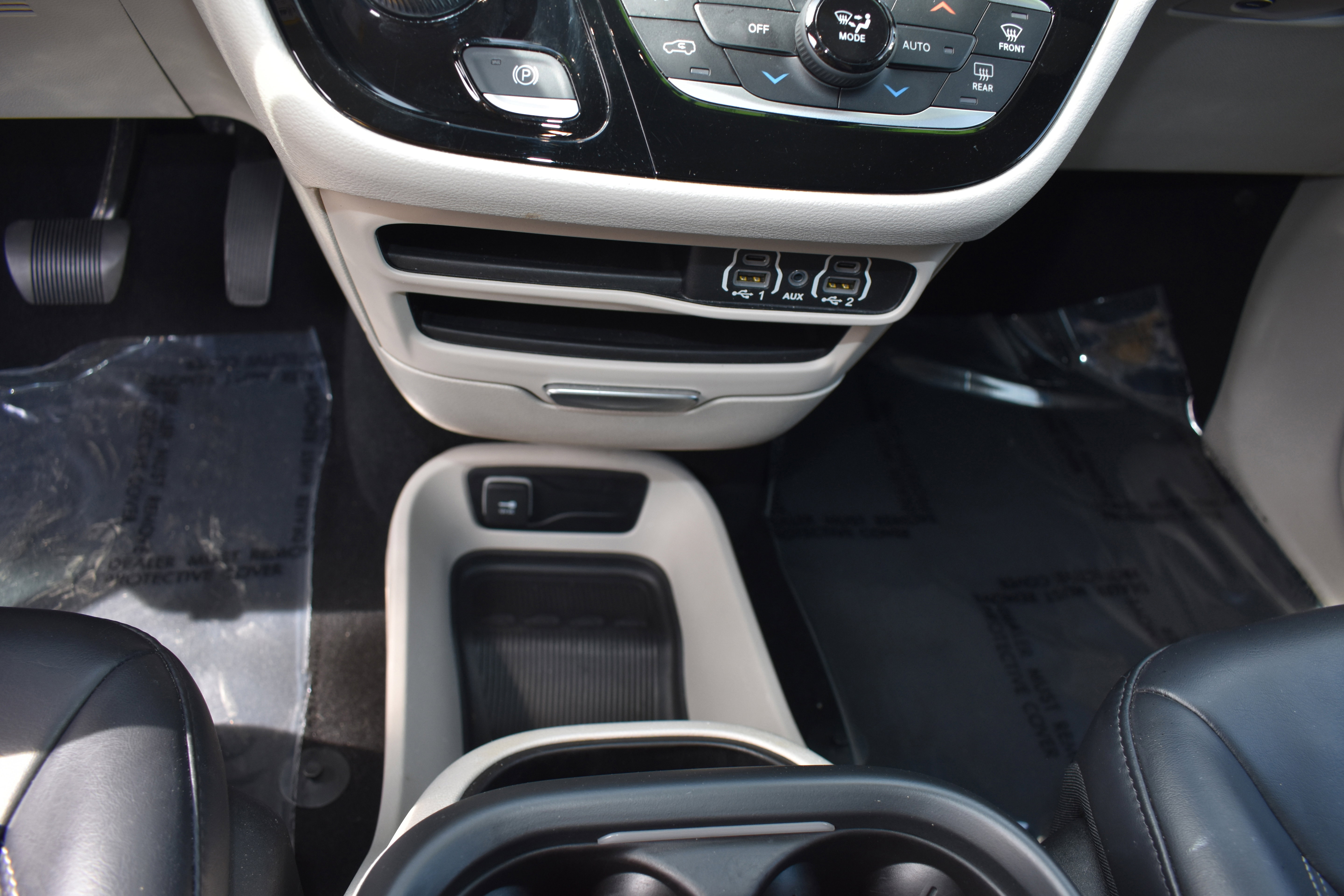 Used 2023 Chrysler Pacifica Touring-L image 22