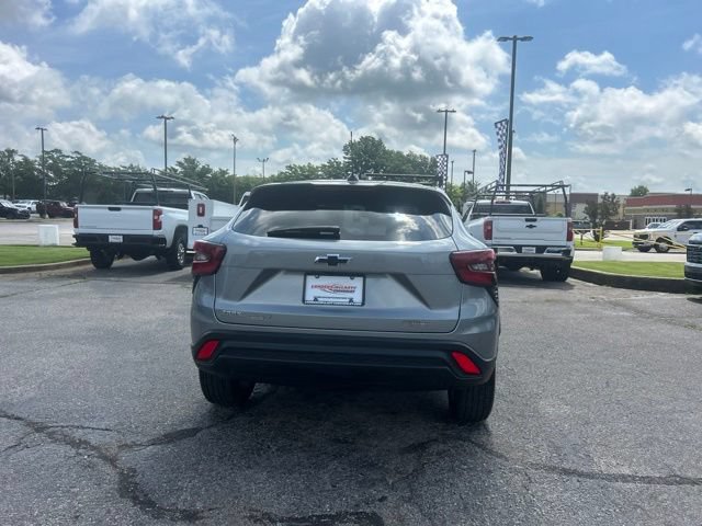 Used 2026 Chevrolet Trax LS w/ LS Convenience Package FWD image 4