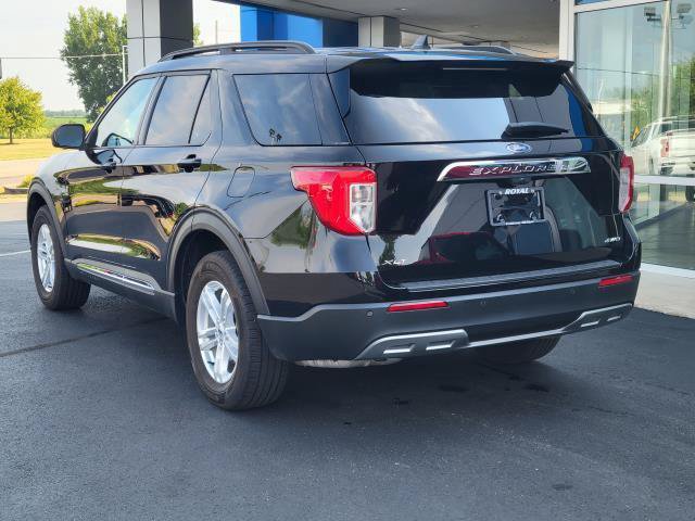 Used 2024 Ford Explorer XLT w/ Equipment Group 202A AWD/4WD image 4