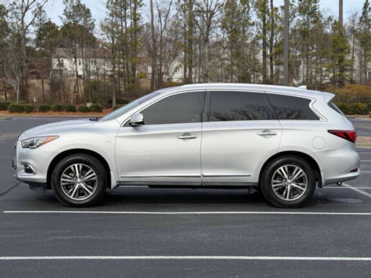 Used 2019 INFINITI QX60 Luxe w/ Essential Package image 4