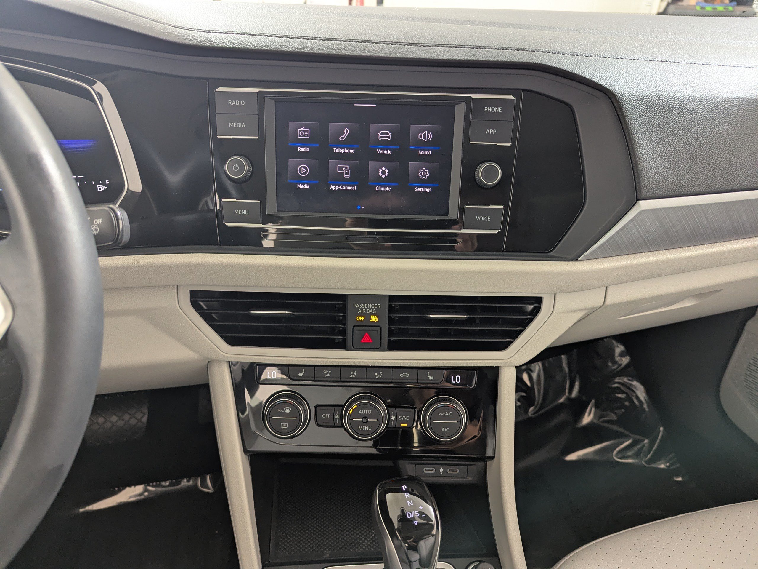 Used 2024 Volkswagen Jetta SE w/ Panoramic Sunroof Package FWD image 21