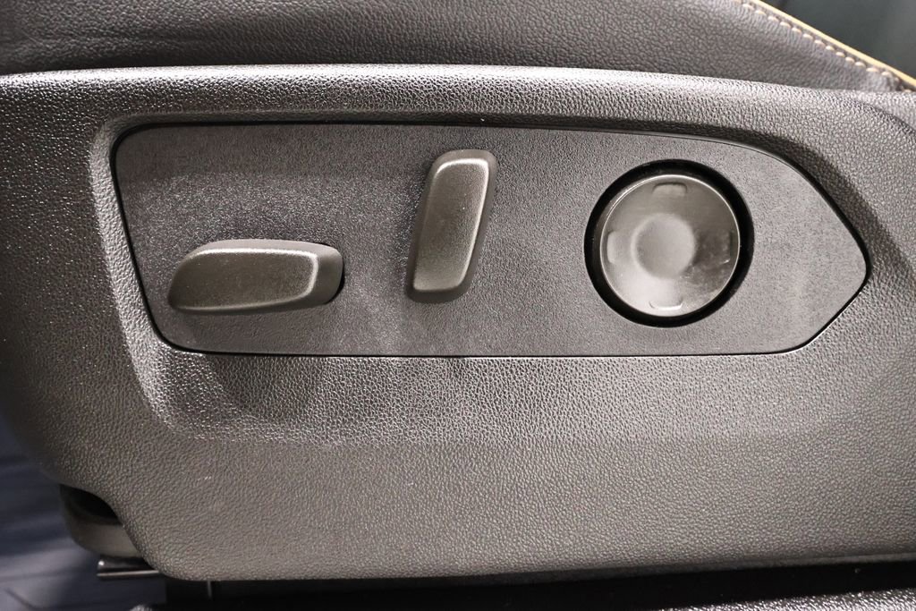 Used 2024 GMC Yukon AT4 w/ Technology Package image 13