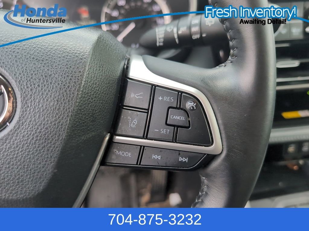 Used 2023 Toyota Highlander XLE image 19