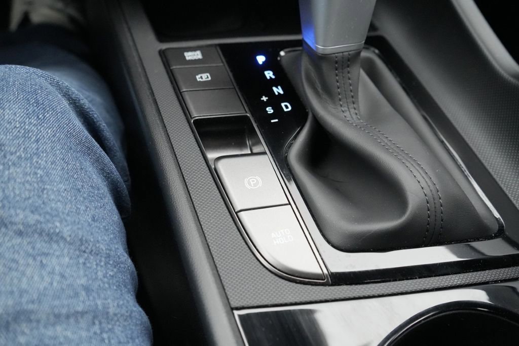 Certified 2025 Hyundai Elantra SEL FWD image 30