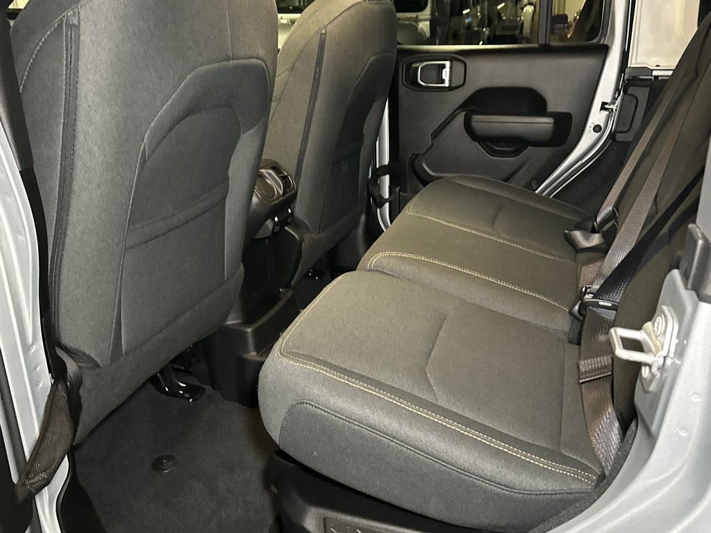 Used 2024 Jeep Wrangler Unlimited image 14