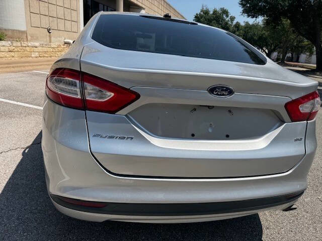 Used 2016 Ford Fusion SE image 13
