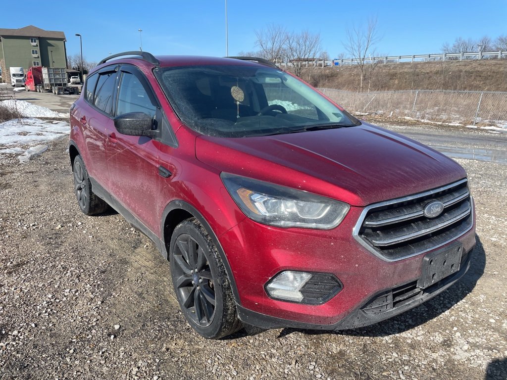Used 2018 Ford Escape SE w/ SE Sport Appearance Package image 3
